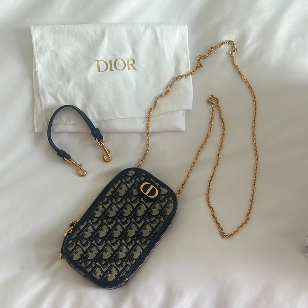 30 Montaigne Call'in Dior Phone Holder
Blue Dior Oblique Jacquard - barely used